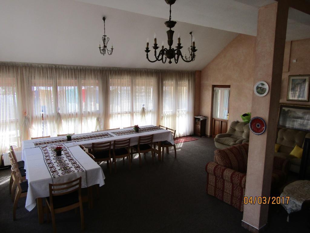 Casa Gotika Guest House Vama  Bagian luar foto