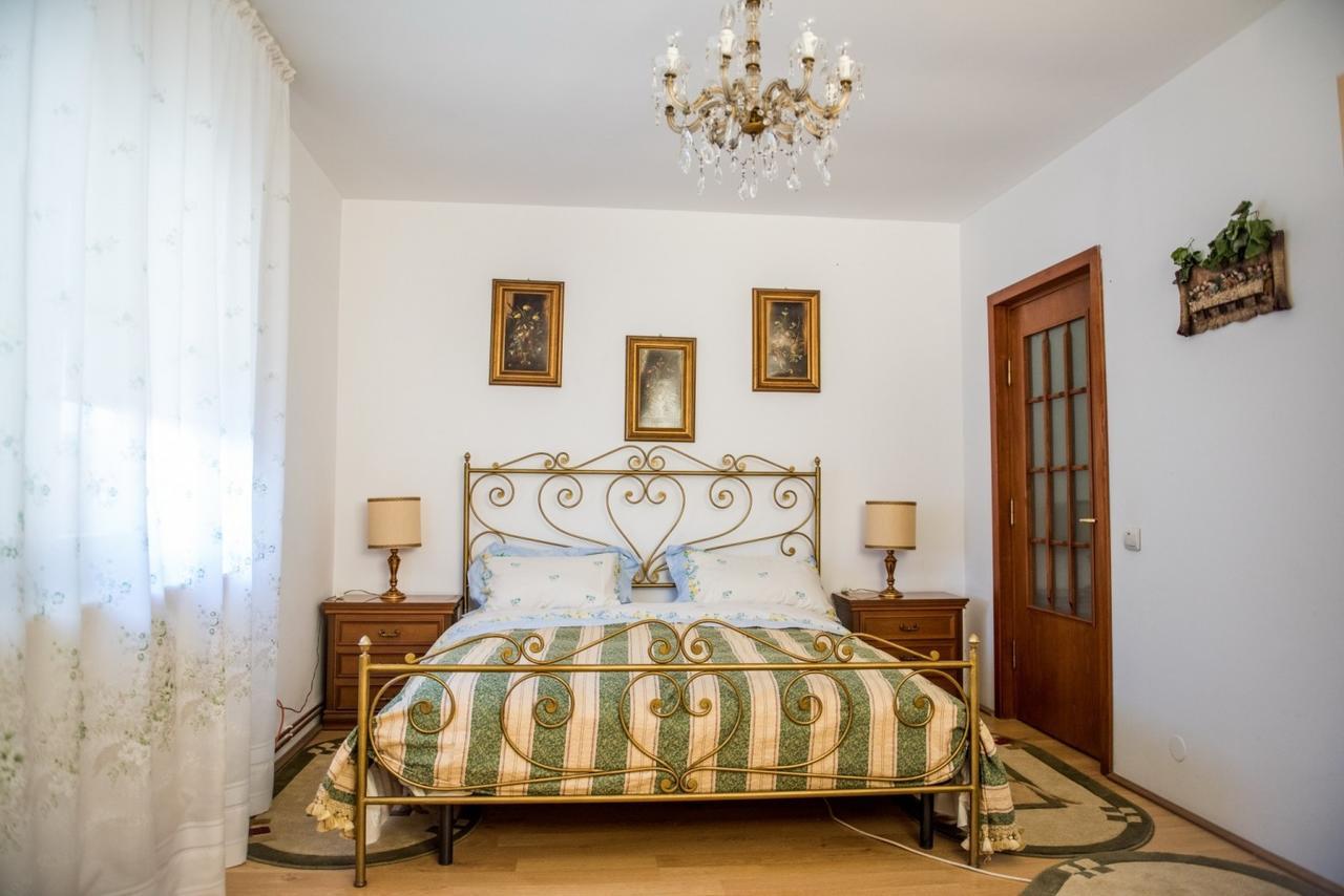 Casa Gotika Guest House Vama  Bagian luar foto